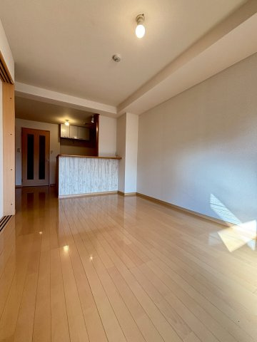 【居間・リビング】 | Amitie | 退去前のため別部屋の写真です。現況を優先します。
