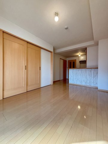 【居間・リビング】 | Amitie | 退去前のため別部屋の写真です。現況を優先します。