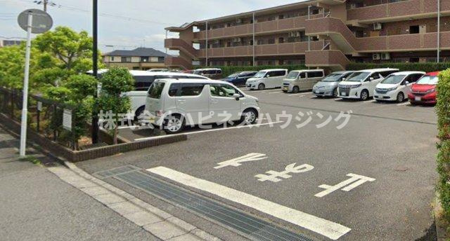 ビューパークヤマモ307の駐車場