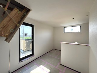 【その他】 | 練馬区田柄2丁目　新築一戸建住宅　全1棟　（成増店） | 【小屋裏収納】リビングを常に美しく。たまにしか使わないものは、はしごの上の別室へスマートに収納。
