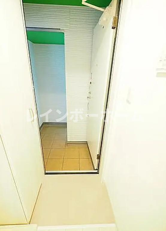 Crecia平井の玄関