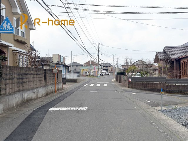 石岡市東光台5丁目　新築戸建て　A号棟の前面道路含む現地写真|周辺環境も併せて案内致します♪
閑静な住宅地で笑顔あふれる新生活！
ぜひ現地へお越しください♪
