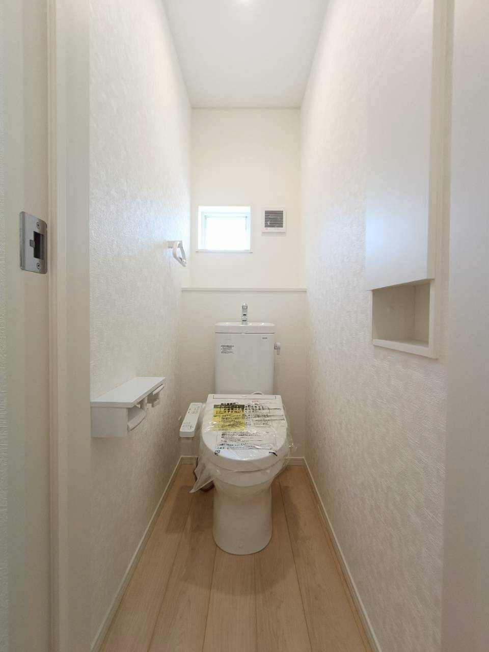 八潮市　木曽根　新築戸建　全4棟のトイレ|1・2階にあるので、忙しい朝の時間帯も困りませんね