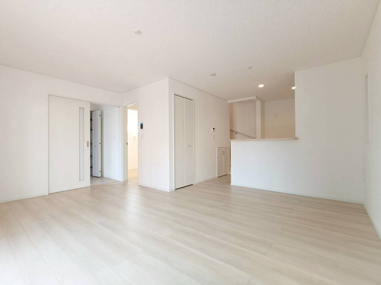 八潮市　木曽根　新築戸建　全4棟の居間・リビング|ゆったり過ごせるリビングです