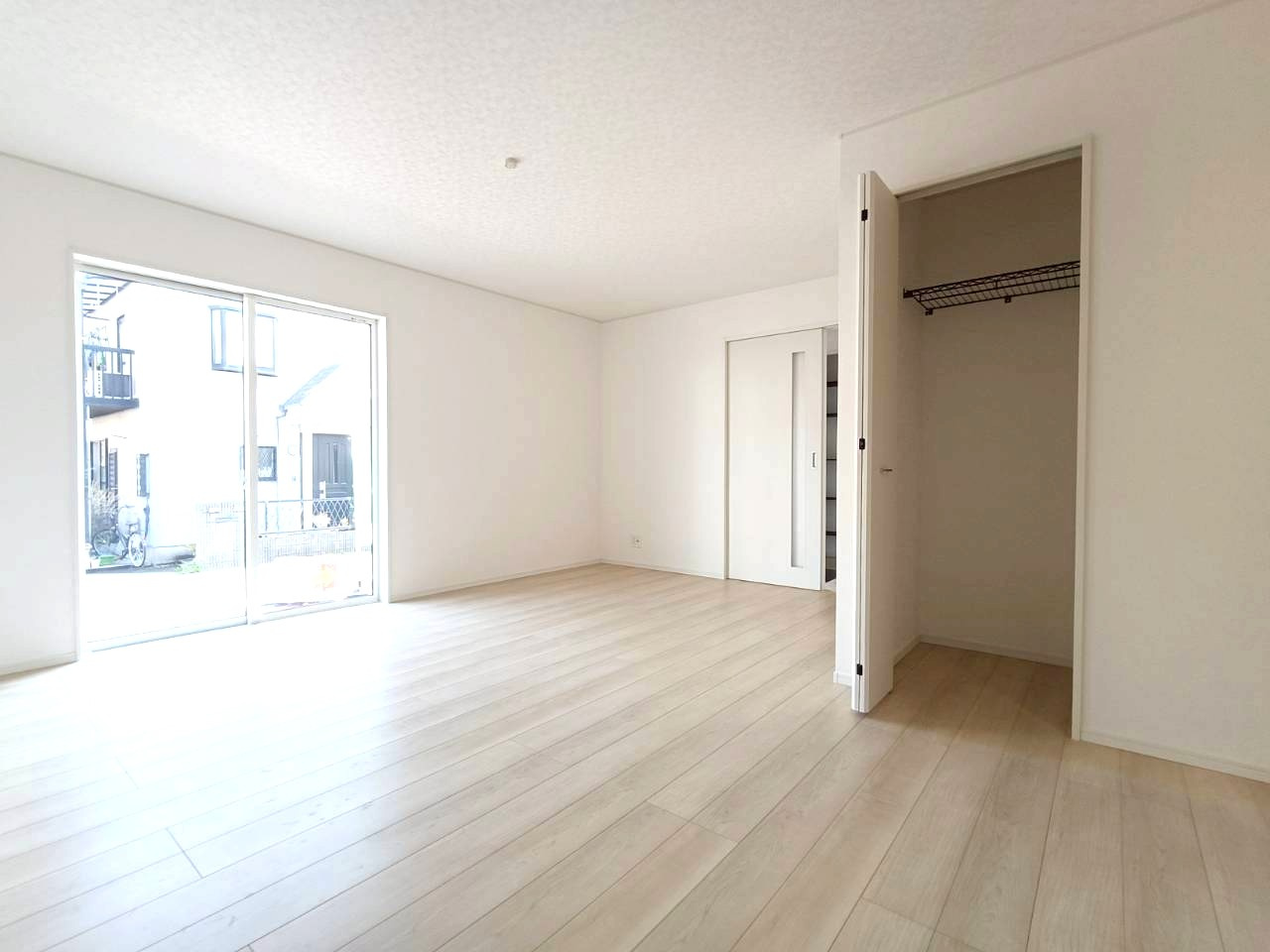 八潮市　木曽根　新築戸建　全4棟の居間・リビング|こちらのリビングで趣味の時間をお楽しみください