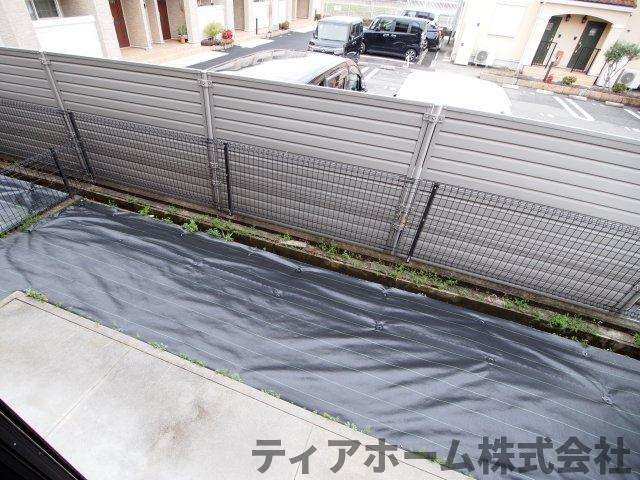 パセオ白鳳B棟の庭|お庭で自由な時間を過ごせます