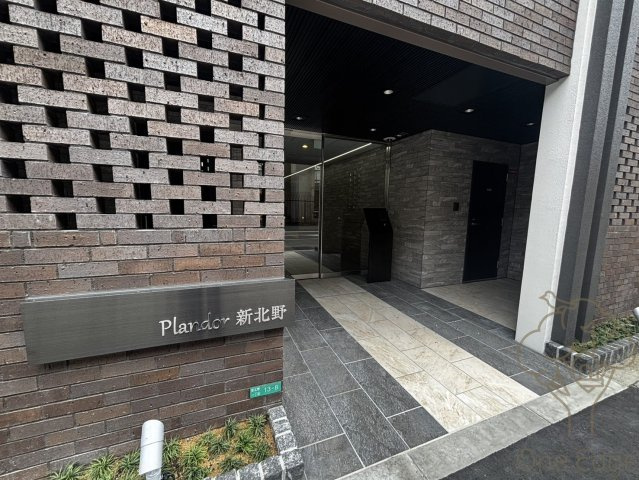 プランドール新北野のエントランス
