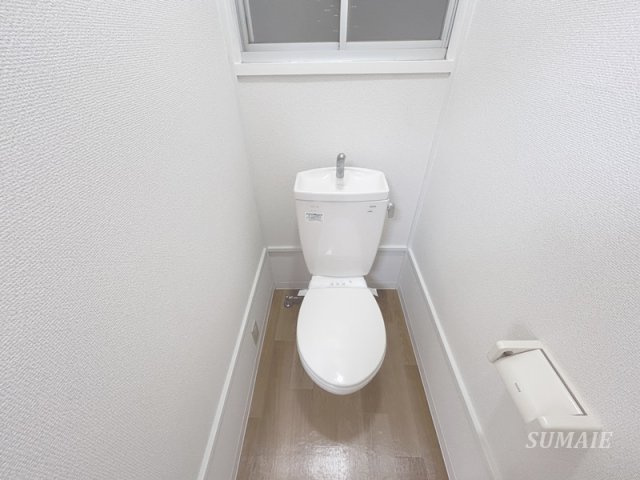 池田戸建てのトイレ|ゆったりとした空間のトイレです☆