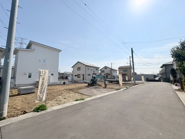 鶴ヶ島市下新田　建築条件付売地　東武越生線『一本松駅』徒歩7分　【新町小学区】の前面道路含む現地写真