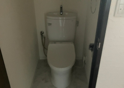 【トイレ】 | コスモさがみ野 | トイレは大きさや形、機能、抗菌性などが異なる多種多彩なタイプが各メーカーから出ています。それぞれに良さがあるため、事前にどういったタイプのトイレがいいのかをご家庭内で決めて、内見に行くといいでしょう。