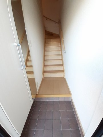 インノバーレジール富永の玄関|シューズボックス付きの玄関です★