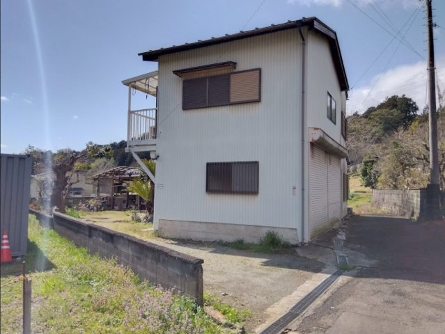 売土地　三島市沢地の外観|多用途に活用可能な物件です。住宅用地としてはもちろん、資材置き場や作業スペースとしての利用もご検討いただけます。用途に合わせた柔軟な活用ができる点が魅力です。