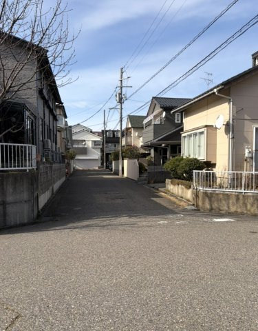 新潟市中央区関南町の前面道路含む現地写真