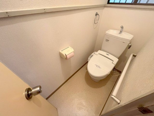 学園朝日元町戸建のトイレ