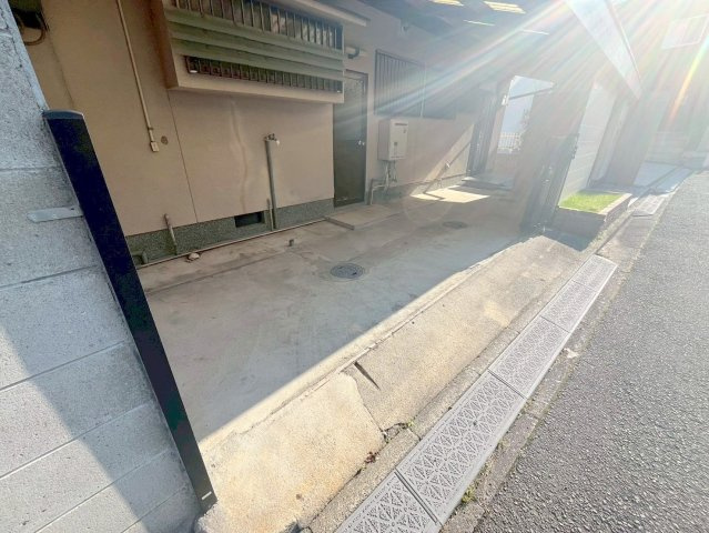 学園朝日元町戸建の駐車場