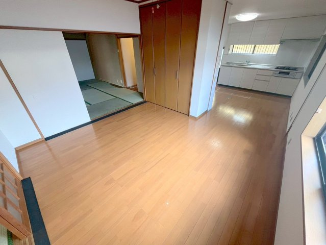 学園朝日元町戸建の居間・リビング