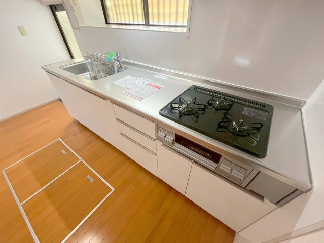 学園朝日元町戸建のキッチン