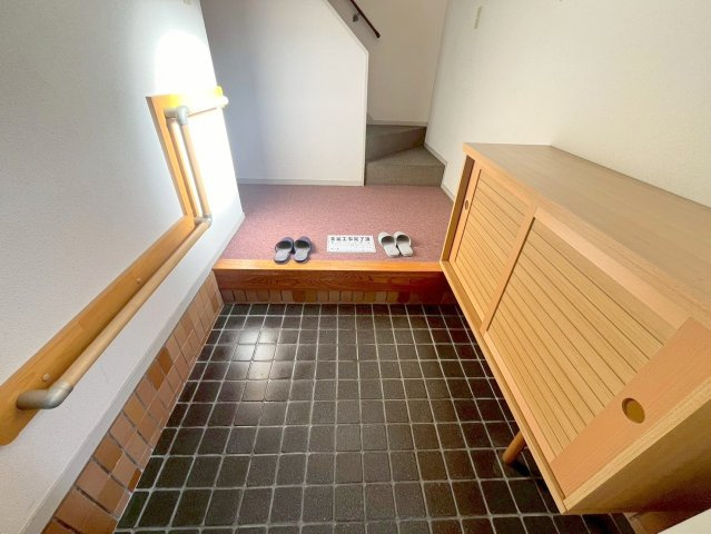 学園朝日元町戸建の玄関