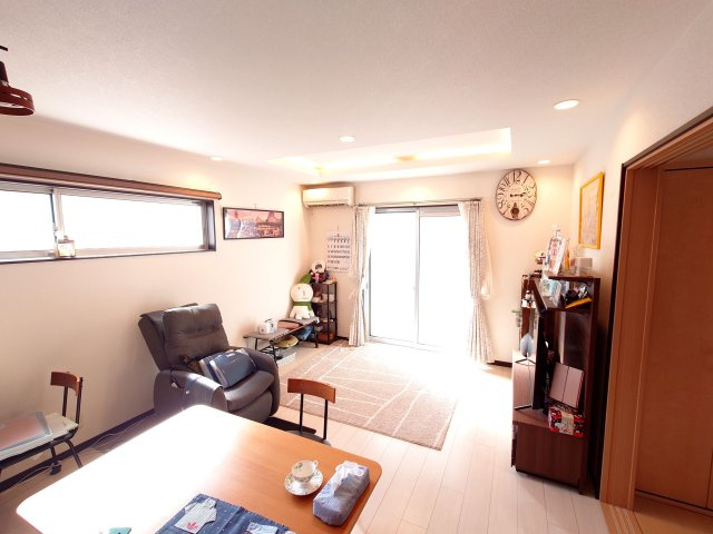 泉大津市松之浜町１丁目　戸建の居間・リビング|LDK約１６．０帖①