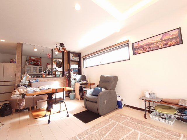 泉大津市松之浜町１丁目　戸建の居間・リビング|LDK約１６．０帖②