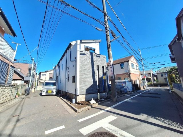 【前面道路含む現地写真】 | 練馬区田柄4丁目　新築一戸建住宅　全2棟　（成増店） | 【周辺は緑や公園が多い住宅街】スマホより、外遊び。たくさんの公園が、お子様の健やかな成長をすぐそばで見守ります。