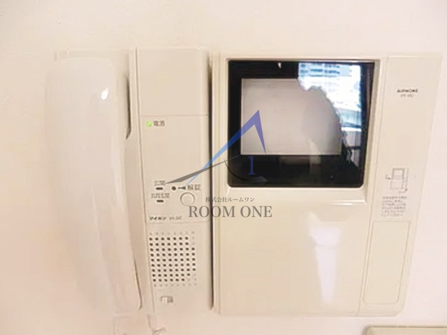 小形ビルのセキュリティ|モニター付きインターホンです。