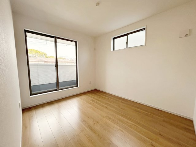 大枝西新林町三丁目の洋室|ローンのご相談等も承ります！お気軽にお問合せください！（R8.3撮影）