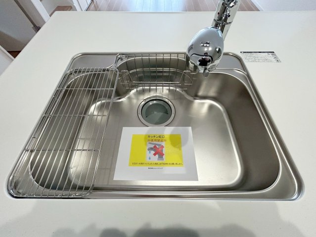 大枝西新林町三丁目の設備|【シンク】
スポンジや食器洗剤など置くゆとりがございます。