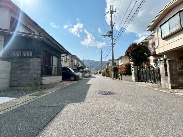 大枝西新林町三丁目の外観|前道見通し良好♪（R8.3撮影）