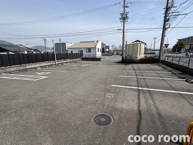 西焼津メゾン小石川の駐車場