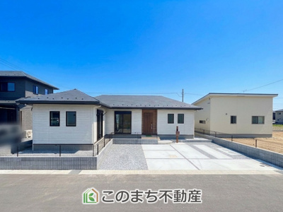 【駐車場】 | ワイウッドコート小山市中久喜第1期　2号棟 | お車を並列で2台駐車可能です(車種によります)。
