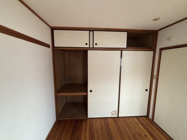 ベルカーサ橋本の洋室