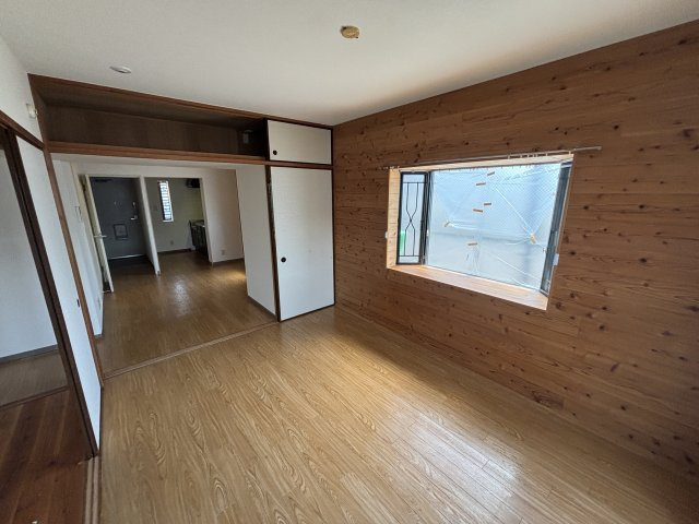 ベルカーサ橋本の洋室