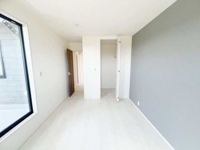 島田市金谷根岸町／　新築戸建の洋室|2階洋室　アクセントクロスがおしゃれ♪主寝室にも！