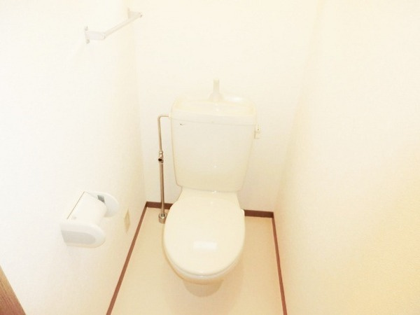 シンプルで使いやすいトイレです♪