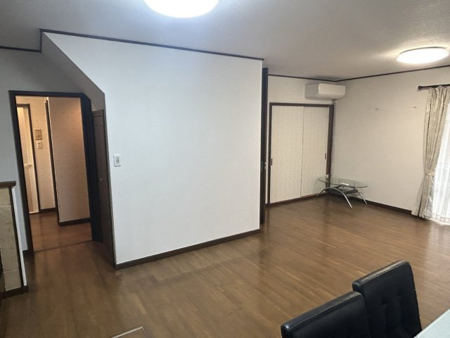 龍ケ崎市長山８丁目　中古の居間・リビング