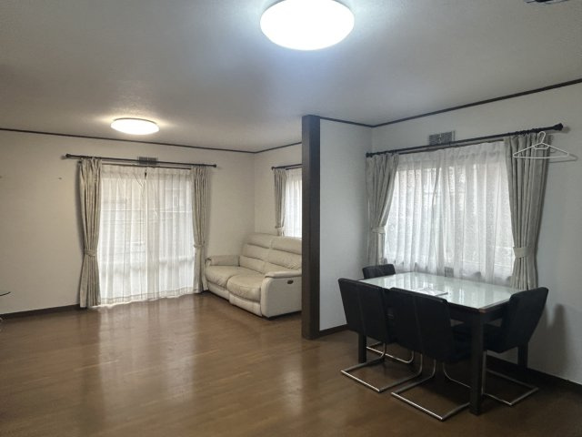 龍ケ崎市長山８丁目　中古の居間・リビング