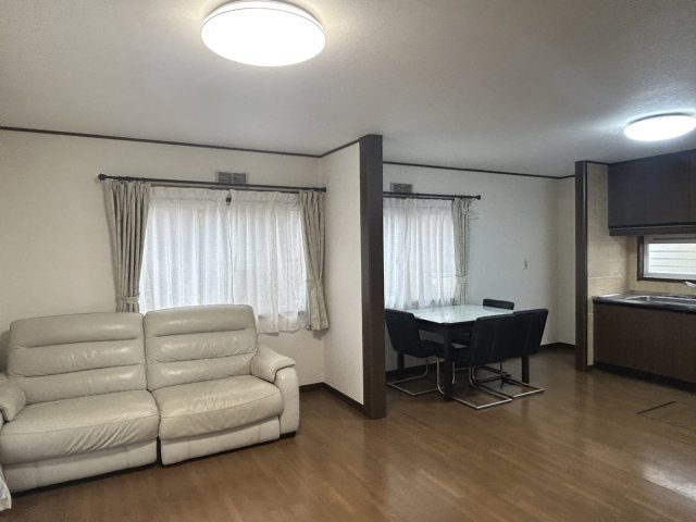 龍ケ崎市長山８丁目　中古の居間・リビング