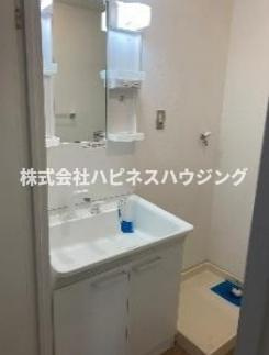 ＩＮＯＶＥ松戸六高台B棟～イノベマツドロッコウダイビートウ～の洗面所|独立洗面台あり。4
