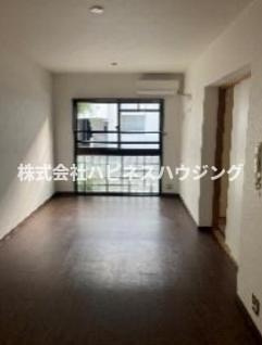 ＩＮＯＶＥ松戸六高台B棟～イノベマツドロッコウダイビートウ～の居間・リビング|広々LDK