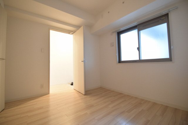 リーサ・ボニートの居間・リビング|５．４帖洋室