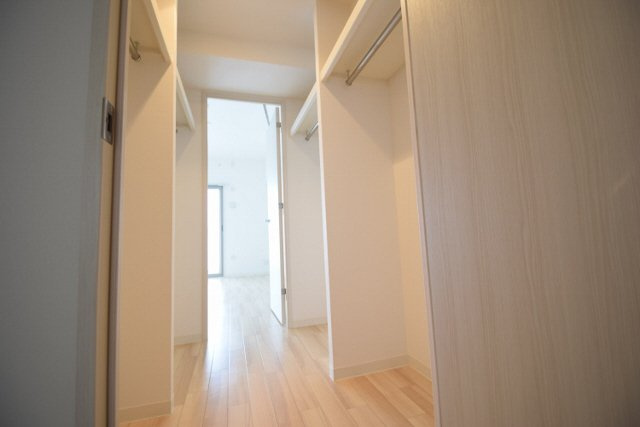 リーサ・ボニートの収納|大容量のウォークインクローゼット