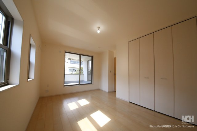 久喜市本町7丁目　中古戸建て　の居間・リビング|8.63帖　主寝室として使え、収納もたっぷりです