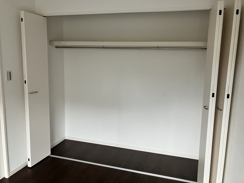 SunMark高宮の収納|【最上階角部屋】一面広々クローゼット、収納が豊富です。