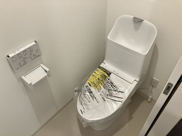 SunMark高宮のトイレ|【最上階角部屋】トイレ（温水洗浄便座・手洗い付き）、とても綺麗で清潔感があります♪