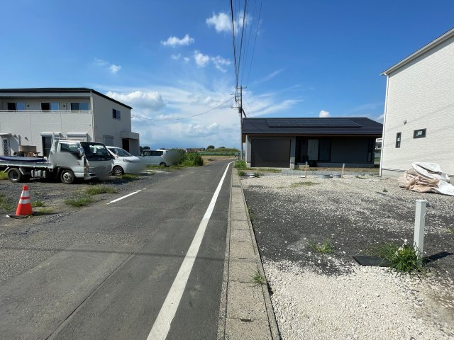 新築戸建・新築建売　太田市新田大根町第2　綿打小学校・綿打中学校の前面道路含む現地写真