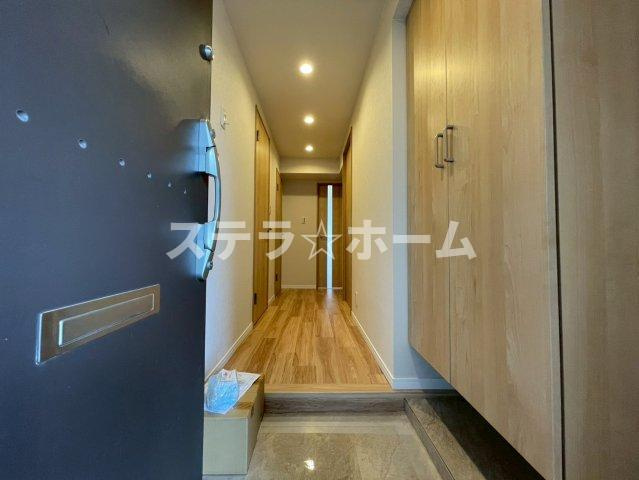 日商岩井第7緑地公園マンションの玄関|収納もある玄関です
