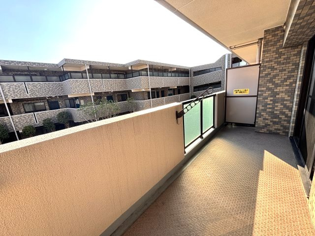 敷地内を見渡す落ち着いた景観　日当りも良好です