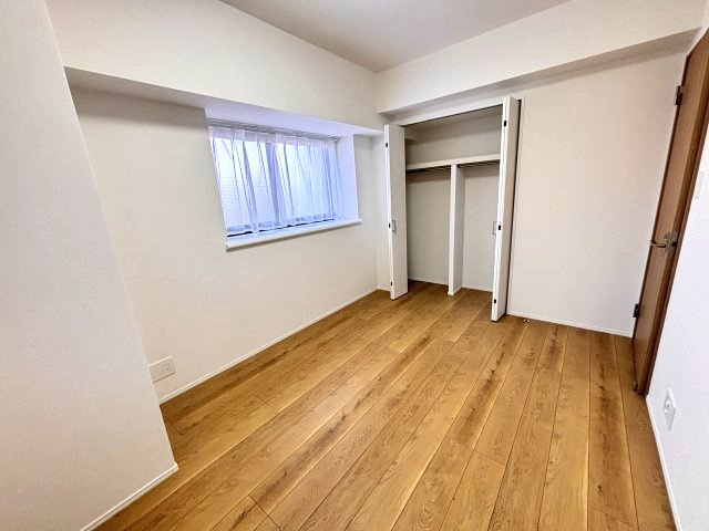 洋室約6.0帖　出窓有り