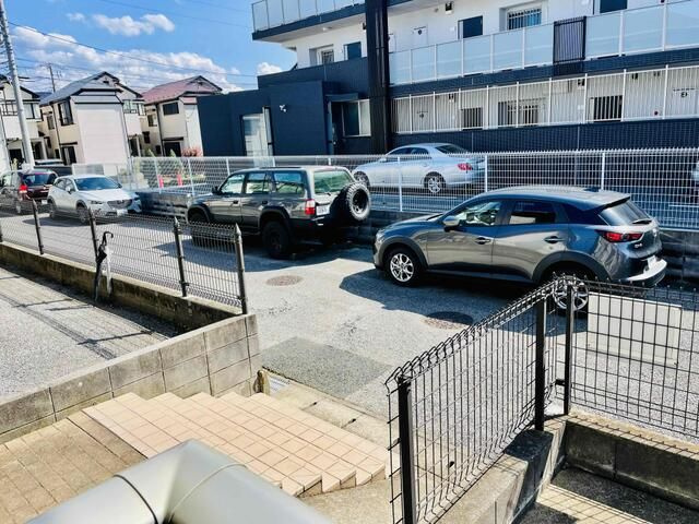 ソフィア本郷弐番館の駐車場